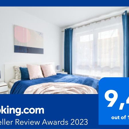 M&R Apartament Airport&Business Deluxe Cybernetyki 17 - Underground Garage - Free Wifi - Netflix - Air Conditioning - Self Check-In, Close By Chopin Airport Варшава Екстер'єр фото