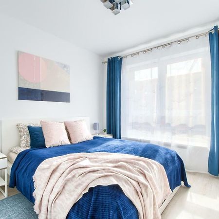 M&R Apartament Airport&Business Deluxe Cybernetyki 17 - Underground Garage - Free Wifi - Netflix - Air Conditioning - Self Check-In, Close By Chopin Airport Варшава Екстер'єр фото