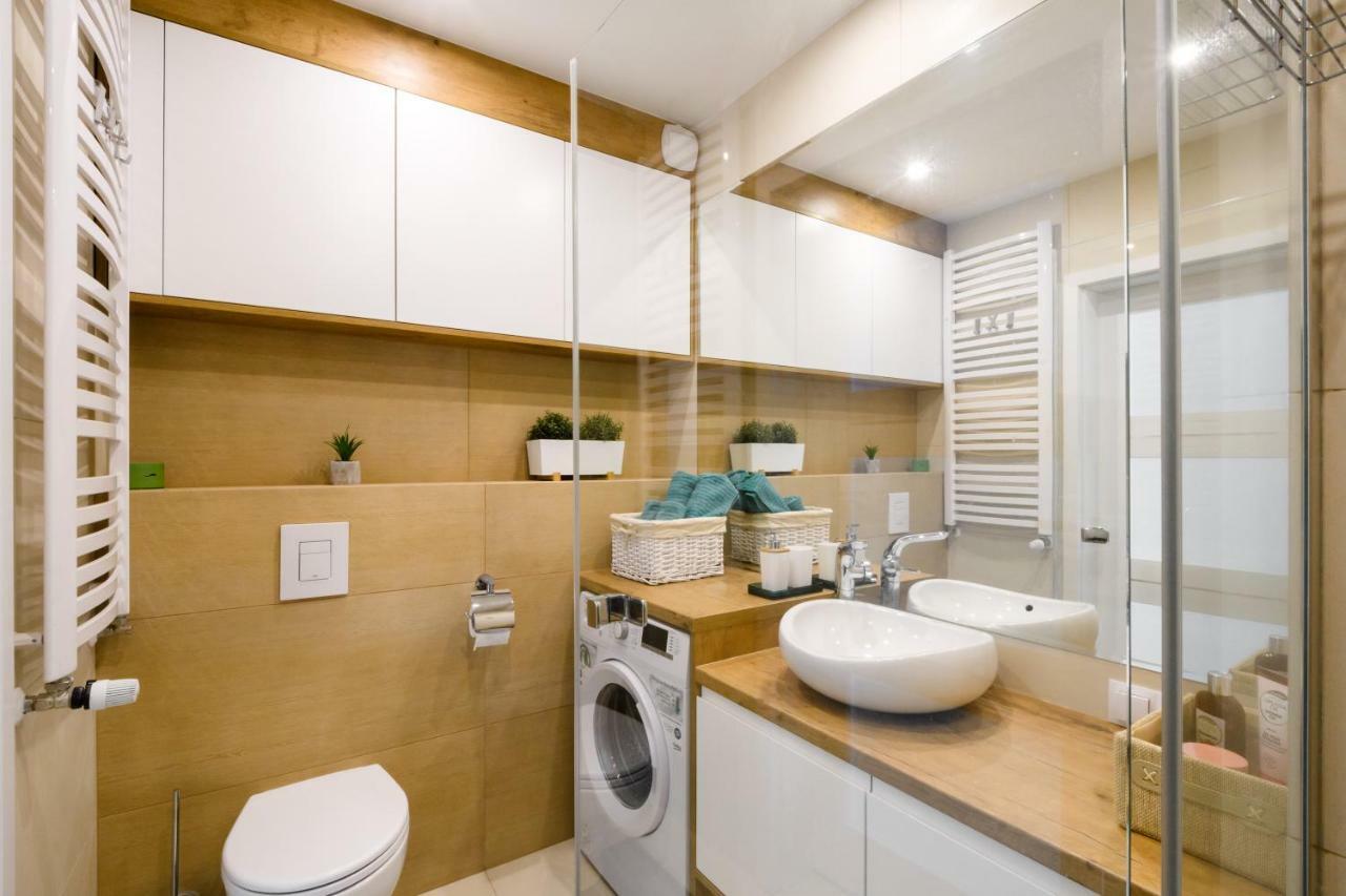 M&R Apartament Airport&Business Deluxe Cybernetyki 17 - Underground Garage - Free Wifi - Netflix - Air Conditioning - Self Check-In, Close By Chopin Airport Варшава Екстер'єр фото