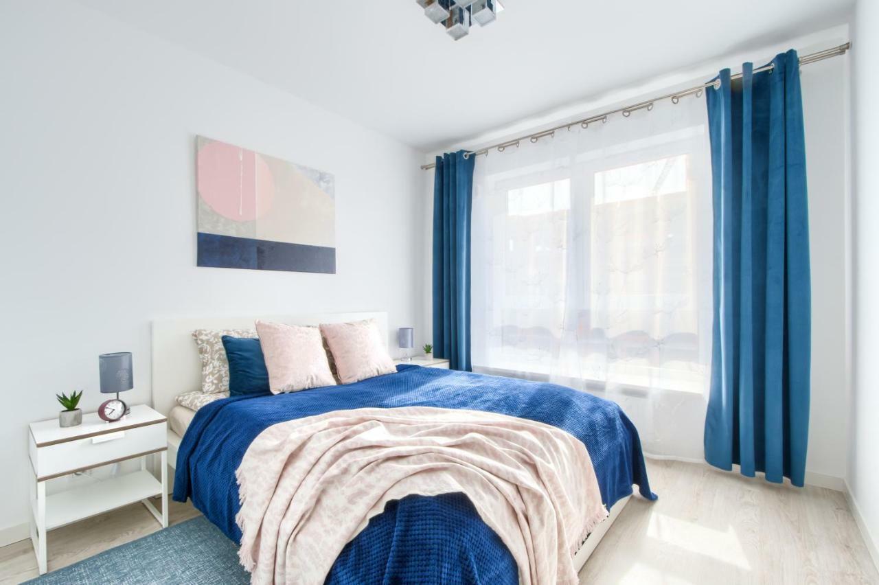 M&R Apartament Airport&Business Deluxe Cybernetyki 17 - Underground Garage - Free Wifi - Netflix - Air Conditioning - Self Check-In, Close By Chopin Airport Варшава Екстер'єр фото