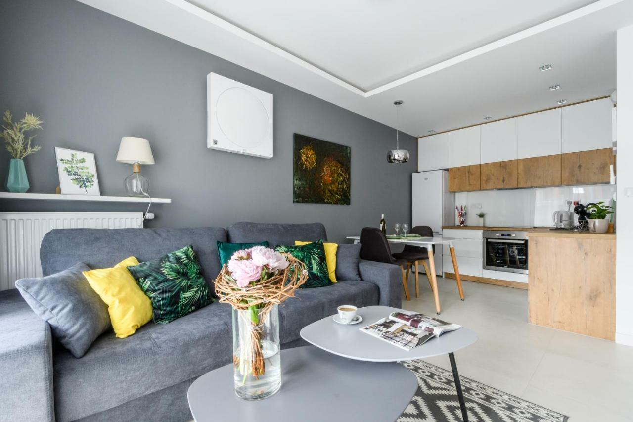 M&R Apartament Airport&Business Deluxe Cybernetyki 17 - Underground Garage - Free Wifi - Netflix - Air Conditioning - Self Check-In, Close By Chopin Airport Варшава Екстер'єр фото