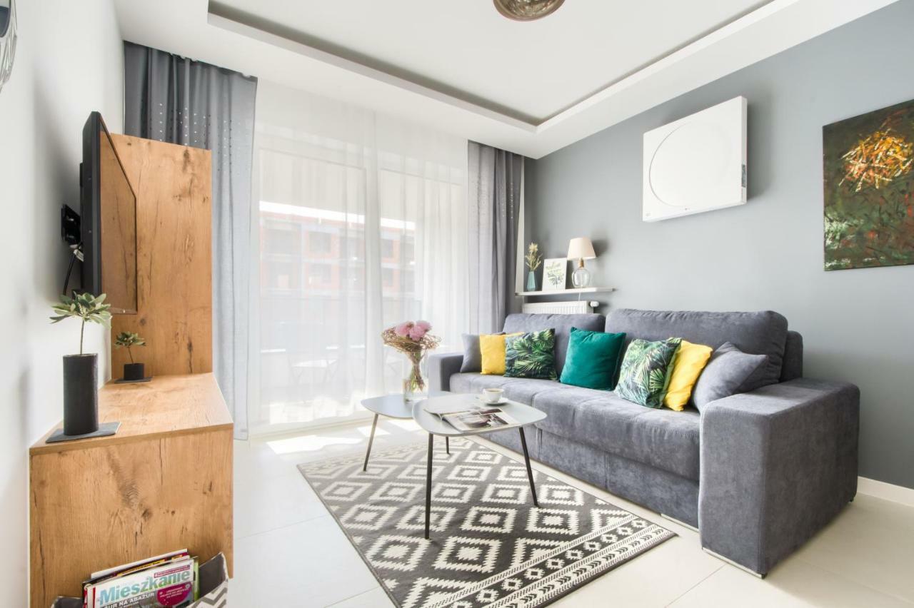 M&R Apartament Airport&Business Deluxe Cybernetyki 17 - Underground Garage - Free Wifi - Netflix - Air Conditioning - Self Check-In, Close By Chopin Airport Варшава Екстер'єр фото