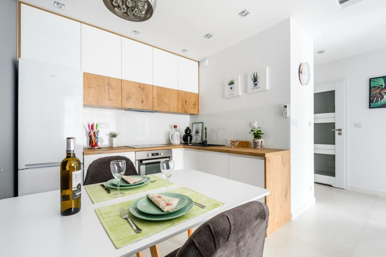 M&R Apartament Airport&Business Deluxe Cybernetyki 17 - Underground Garage - Free Wifi - Netflix - Air Conditioning - Self Check-In, Close By Chopin Airport Варшава Екстер'єр фото