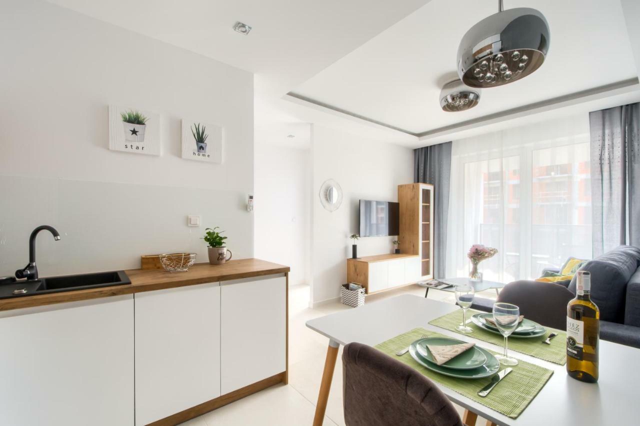 M&R Apartament Airport&Business Deluxe Cybernetyki 17 - Underground Garage - Free Wifi - Netflix - Air Conditioning - Self Check-In, Close By Chopin Airport Варшава Екстер'єр фото